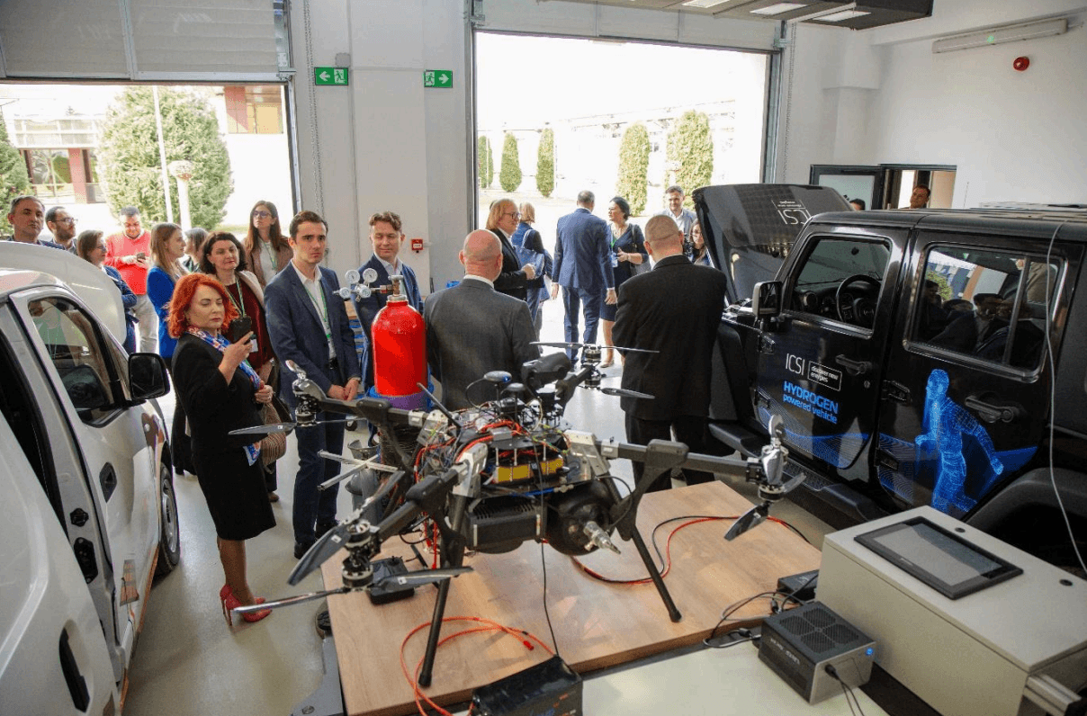 Demonstrație drone și vehicul alimentate cu hidrogen