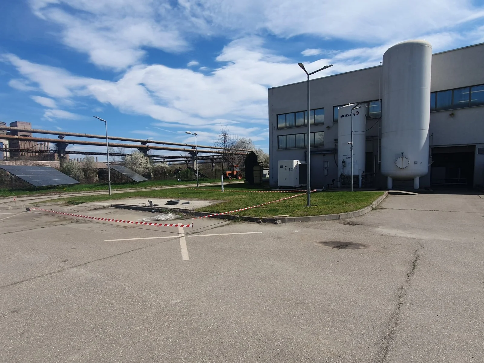 Clădire industrială Corp C cu rezervor de stocare și panouri solare
